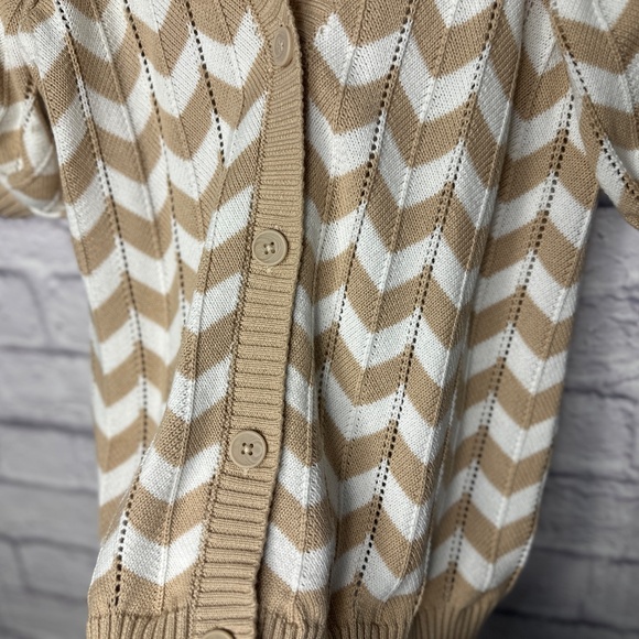 Preppy Chevron Puff-Sleeve Knit Cardigan with a retro vibe – Size S - Picture 8 of 8
